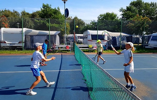 Obóz dla zawodników tenisa
